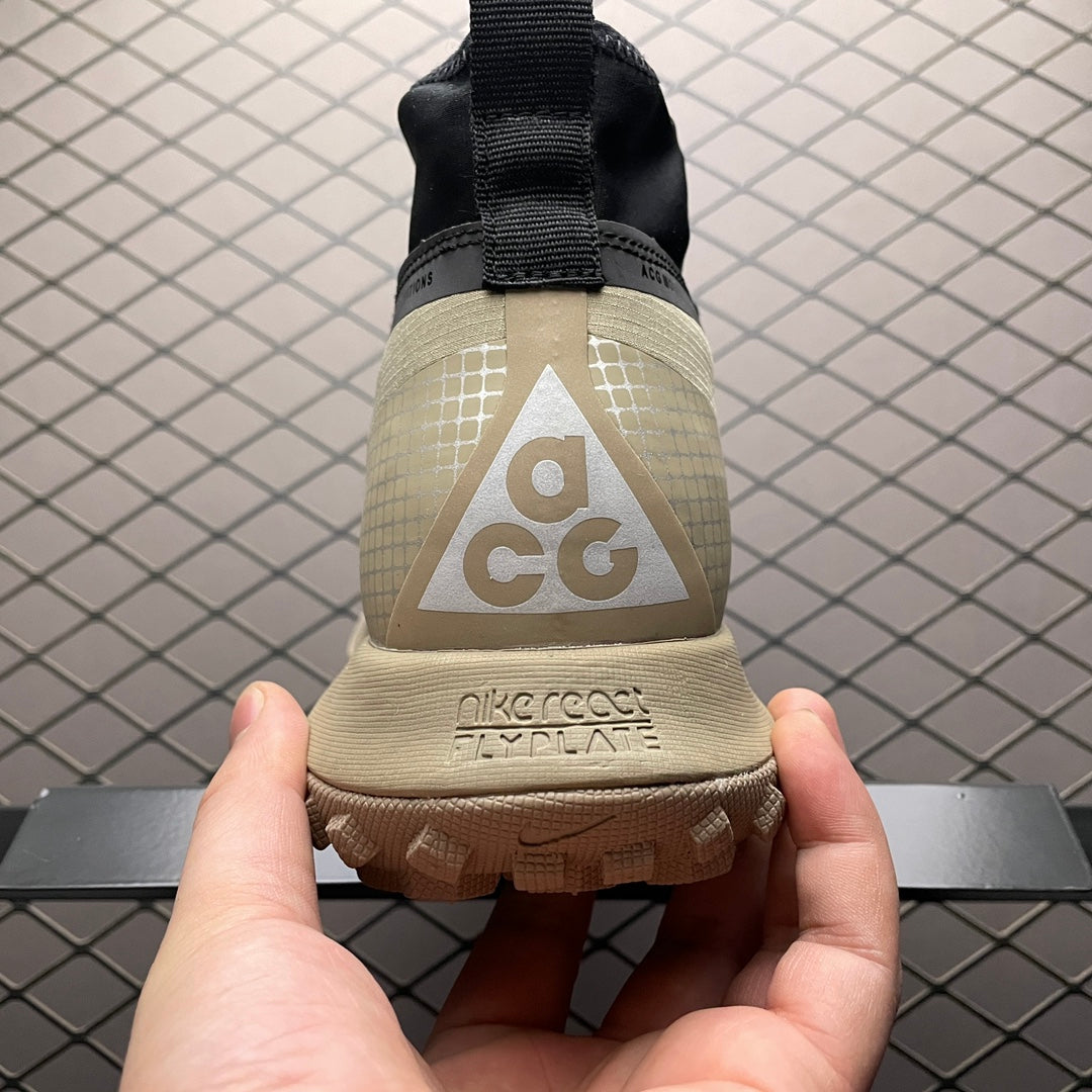 NK ACG Mountain Fly Low GORE-TEX Metallic Silver