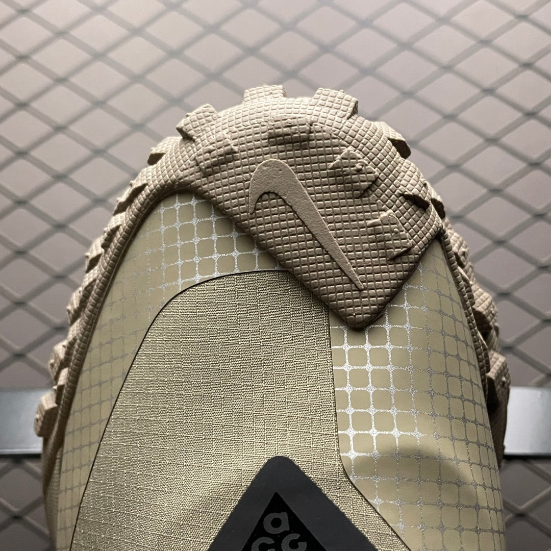 NK ACG Mountain Fly Low GORE-TEX Metallic Silver