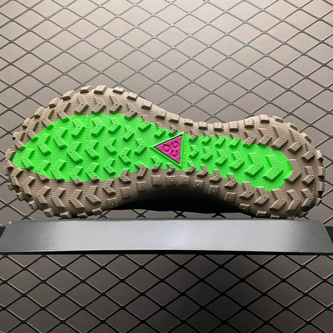 NK ACG Mountain Fly Low GORE-TEX Metallic Silver