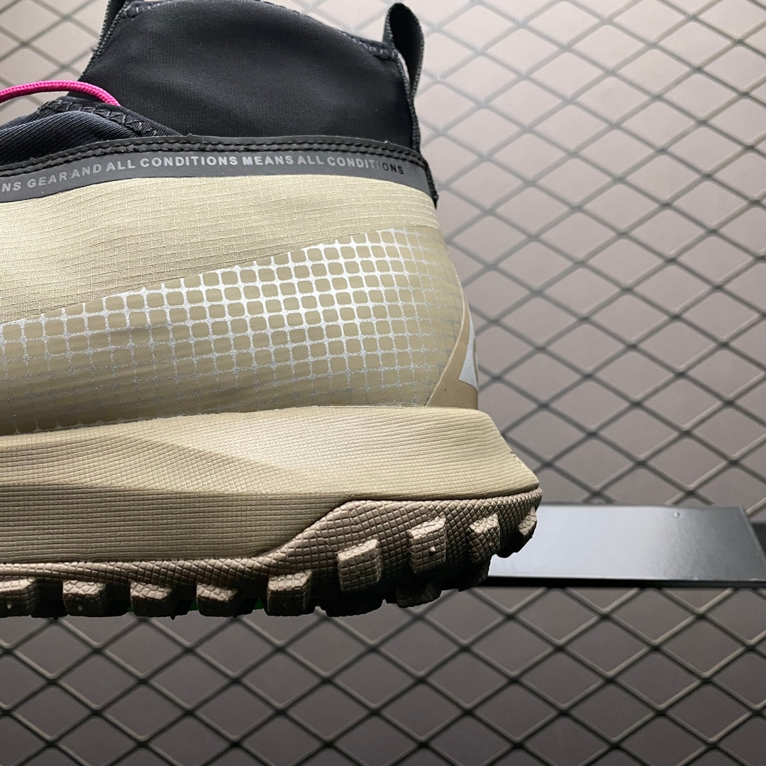 NK ACG Mountain Fly Low GORE-TEX Metallic Silver